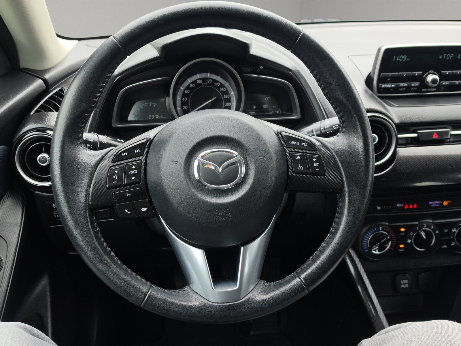 Fahrzeugabbildung Mazda 2 Lim. Center-Line AUS 1.HAND NUR 23 TSD. KM