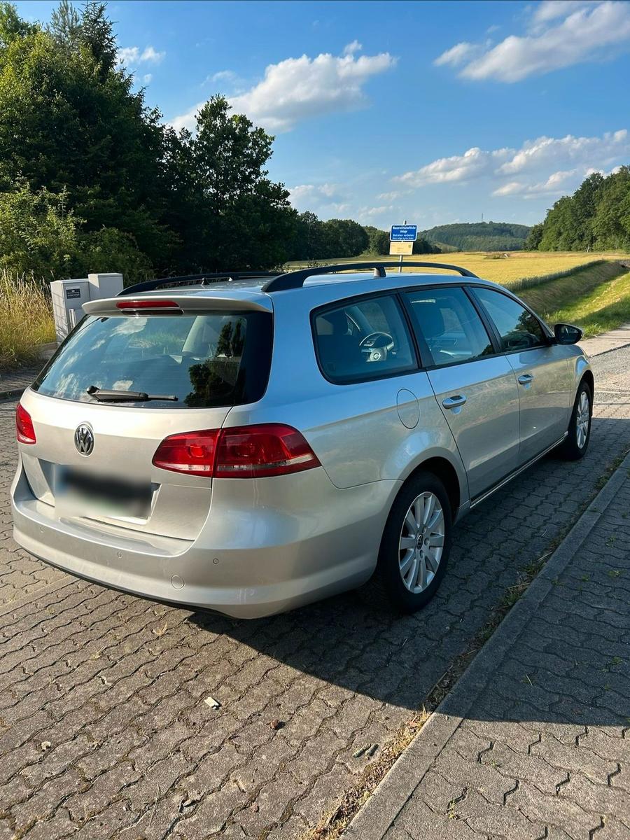 Volkswagen Passat 2011 — engine 140 HP (103kW)