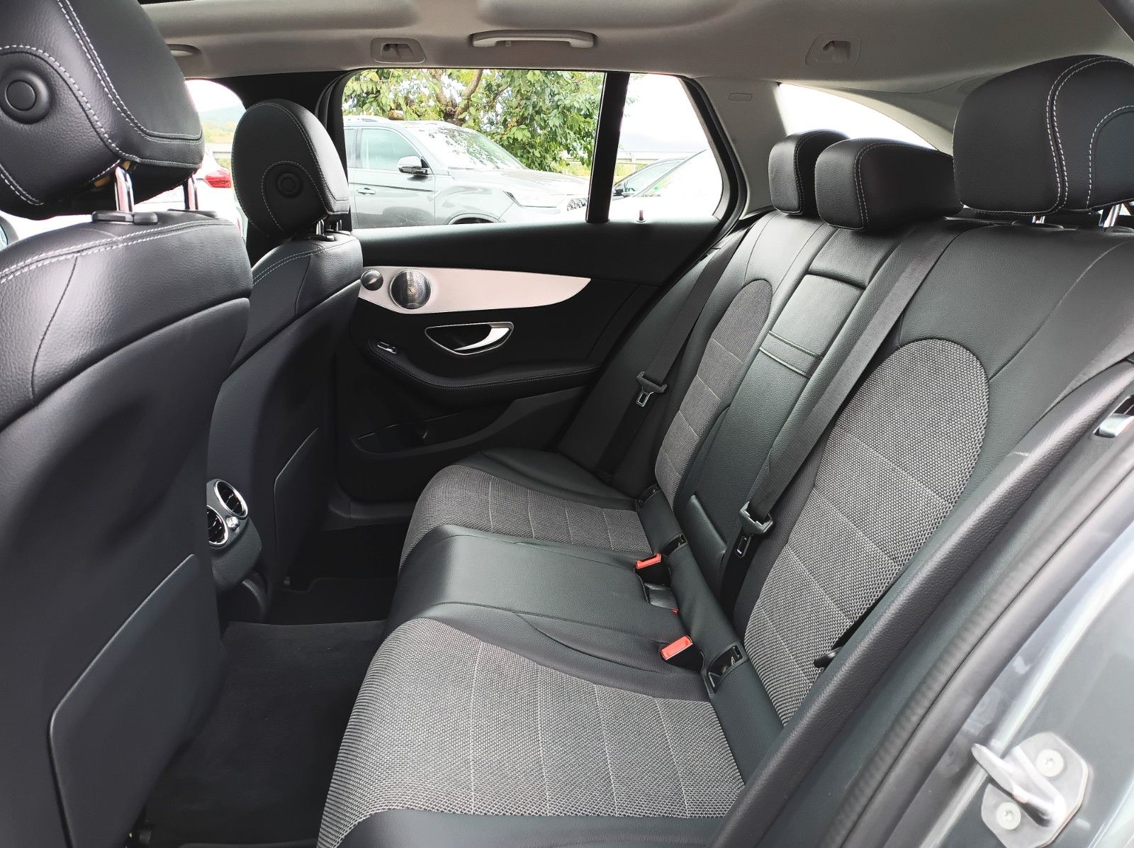 Fahrzeugabbildung Mercedes-Benz C 350 T e+DISTRONIC PLUS+PANO+PARK+360*+SH+BURME