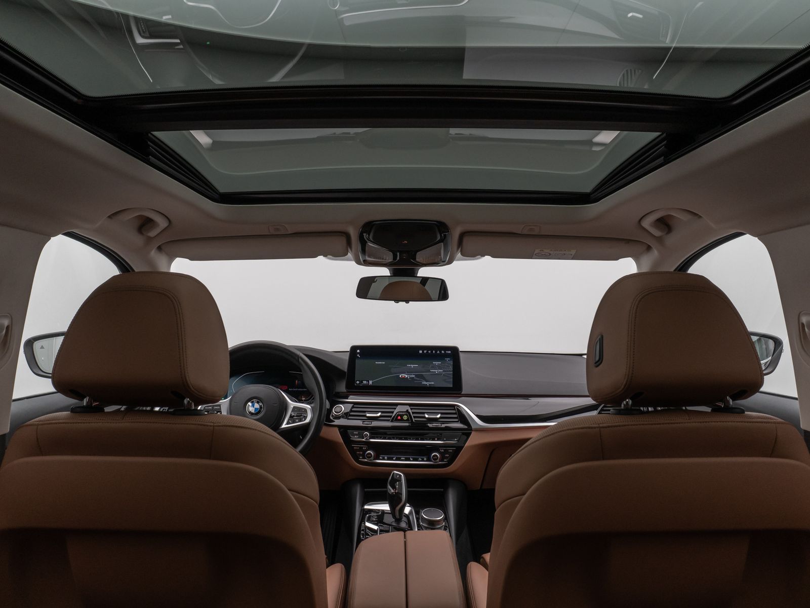 Fahrzeugabbildung BMW 520d Panorama Kamera DAB HiFi AHK M Sport Alarm