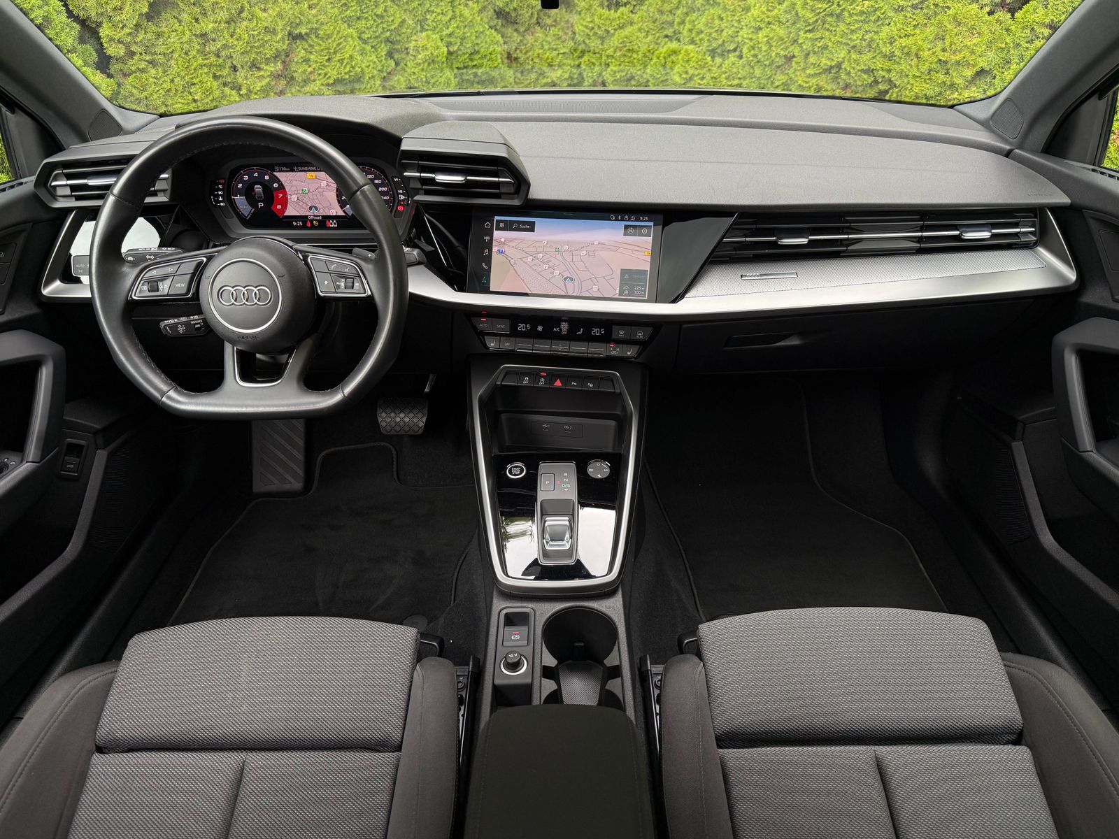 Fahrzeugabbildung Audi A3 35 TFSI S-tr. S-Line PANO+LED+ACC+SHZ+CARPLAY