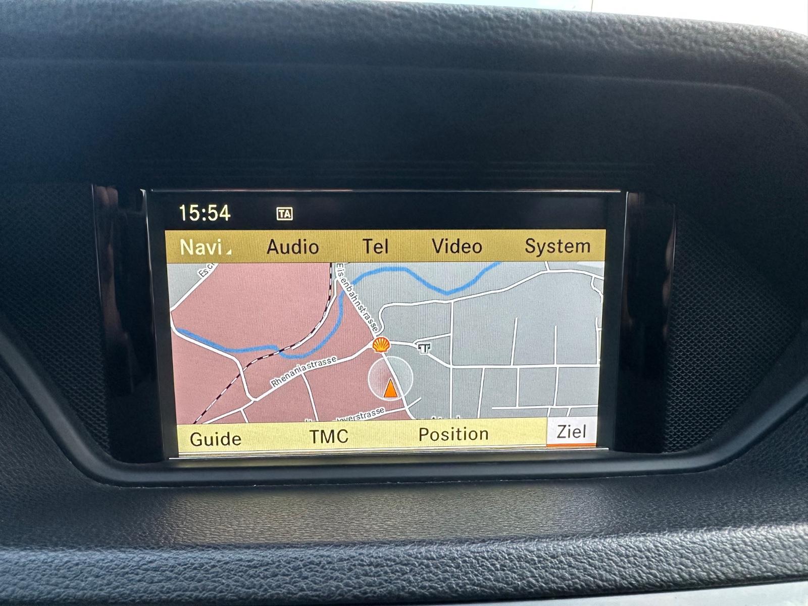 Mercedes-Benz E220 2010 — photo 19