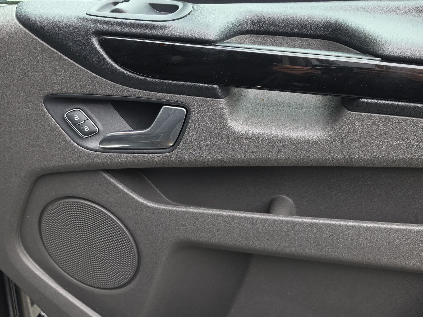 Fahrzeugabbildung Ford Transit/Tourneo Custom Kombi 320 L1  Sport
