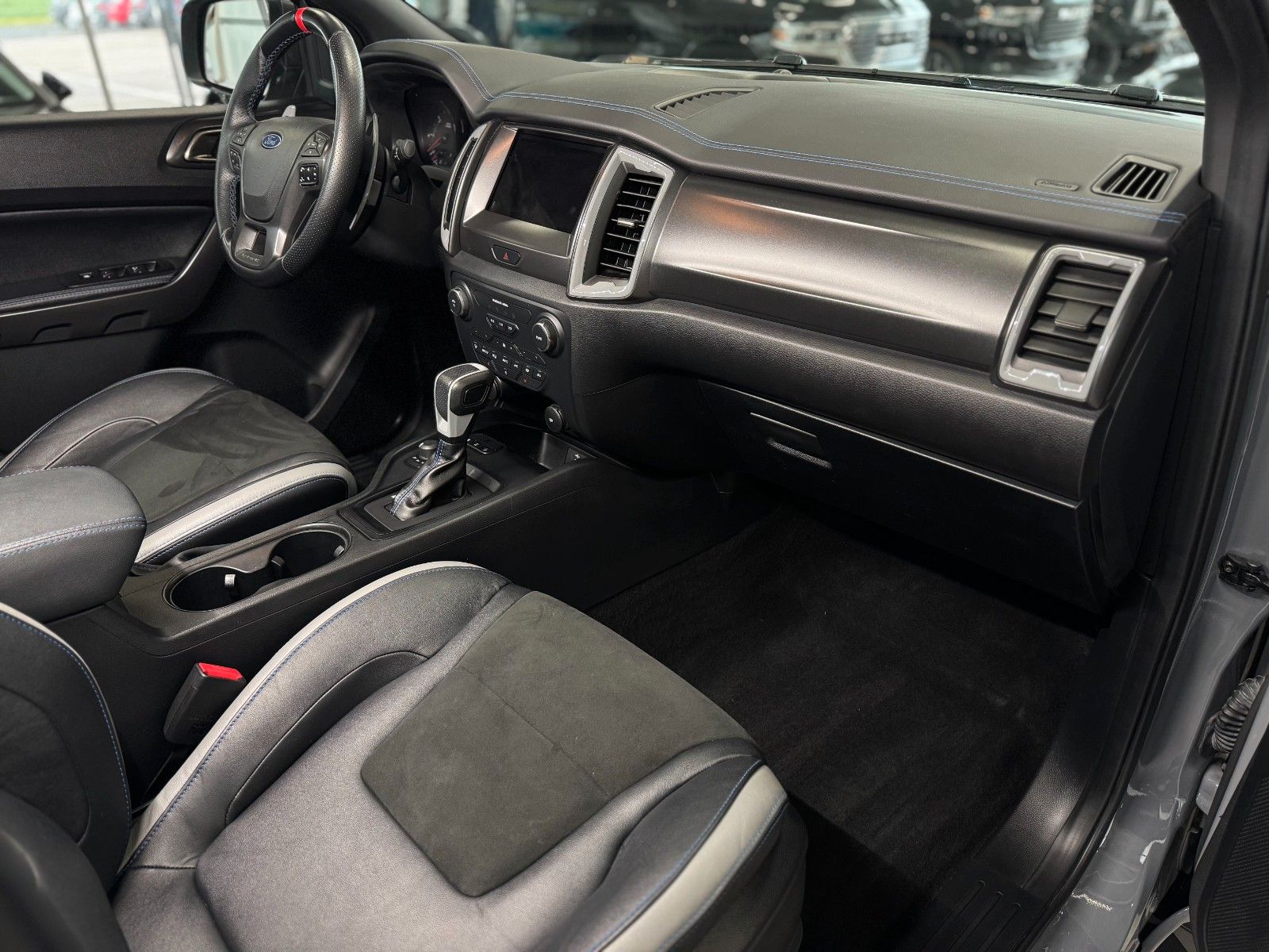Fahrzeugabbildung Ford Ranger 2.0TDCi Panther Raptor DoKa 4x4 Standhzg.