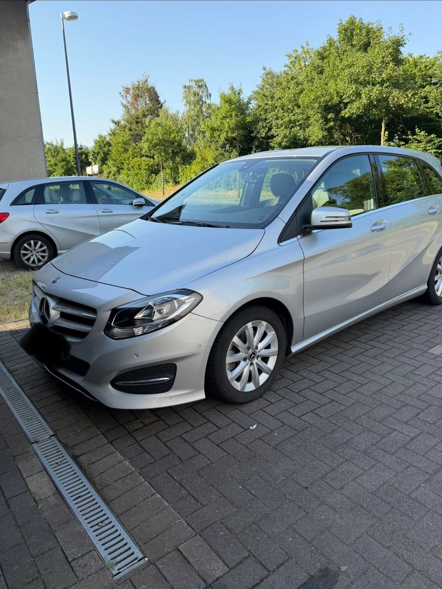 MERCEDES-BENZ B 180 DCT -