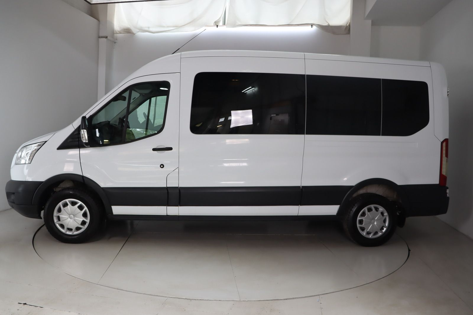 Fahrzeugabbildung Ford Transit 350 L2H2 * Rollstuhlrampe* RFK *