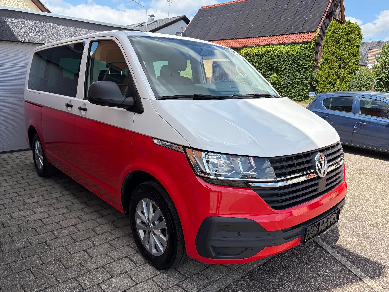Volkswagen T6.1 Multivan weiß/rot ( foliert )