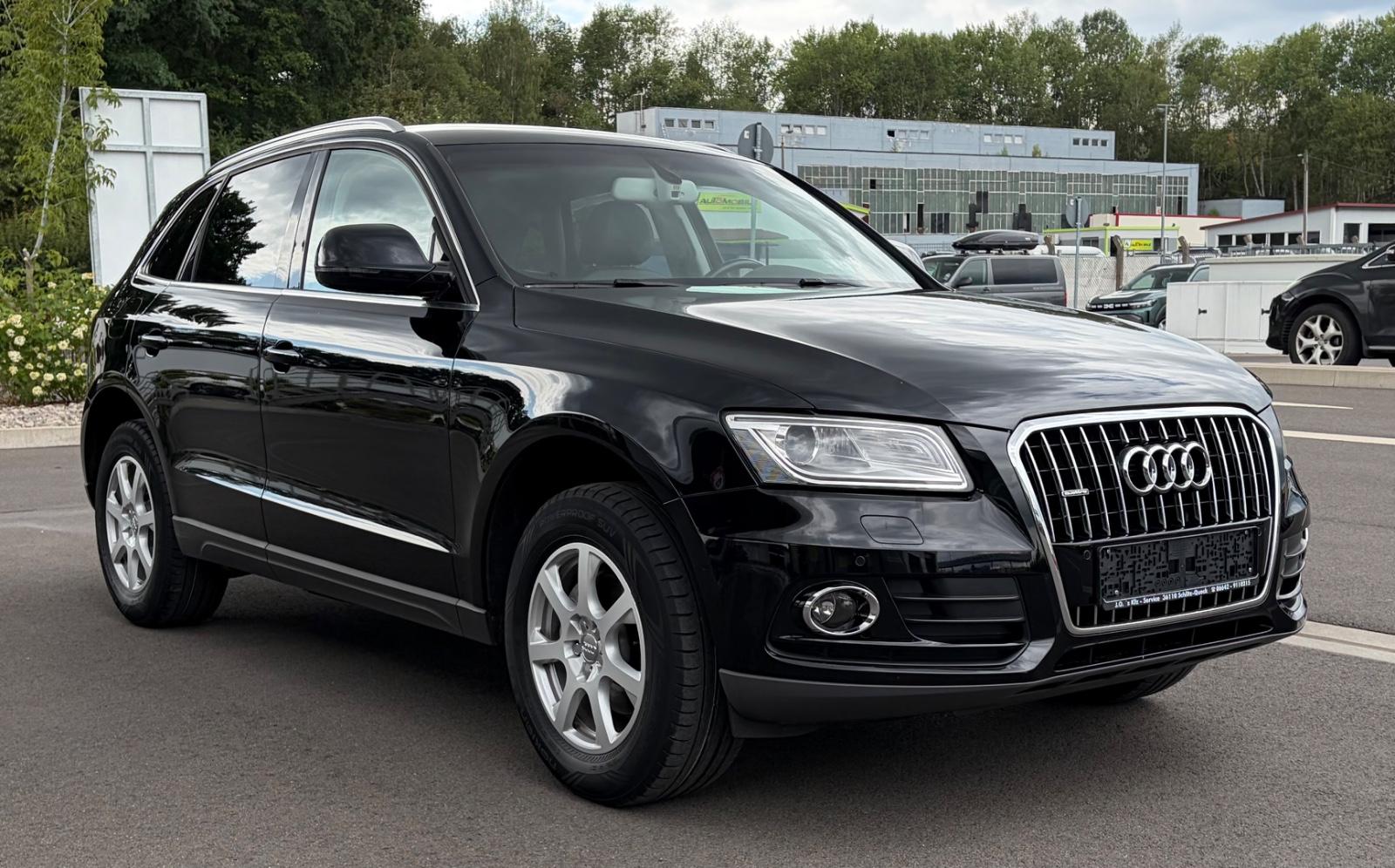 Audi Q5 2.0TDI quattro Sport Navi+Xenon+PDC+AHK