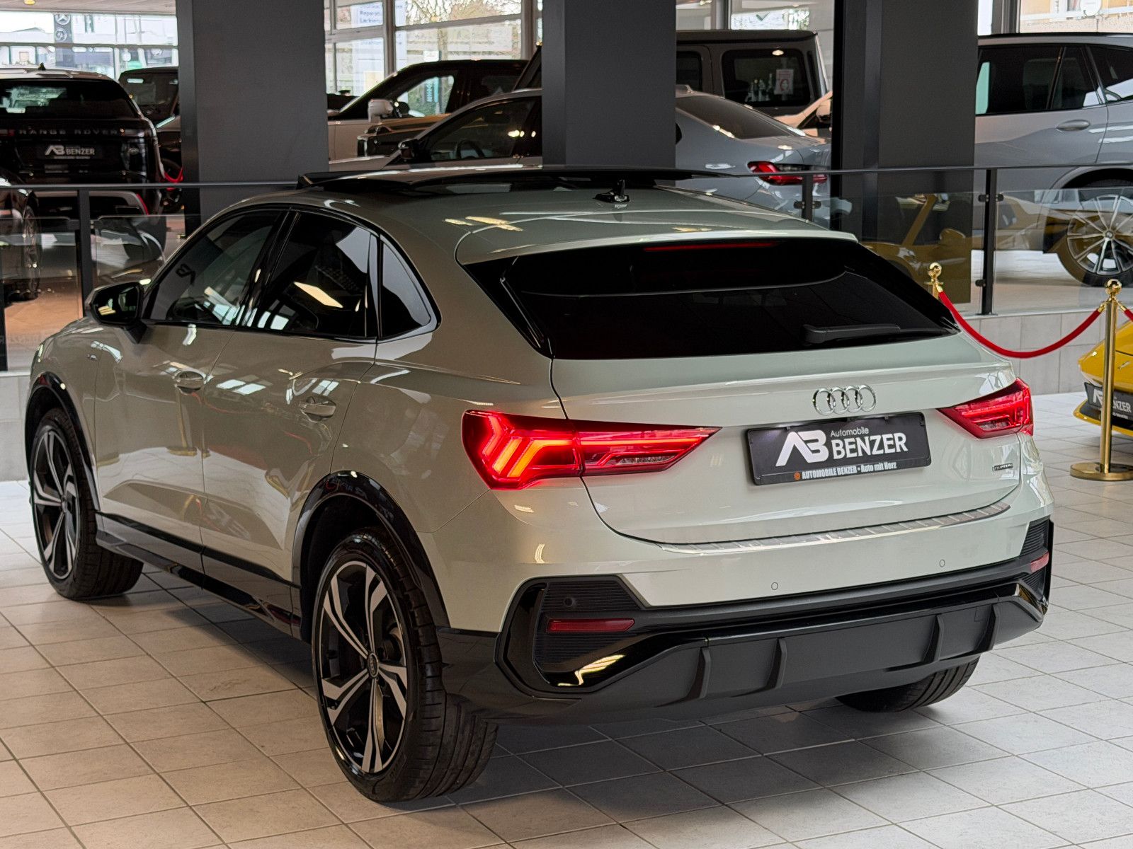 Fahrzeugabbildung Audi Q3 Sportback 45 TFSI quattro S line/PANORAMA/