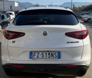 Alfa-Romeo Stelvio - 6