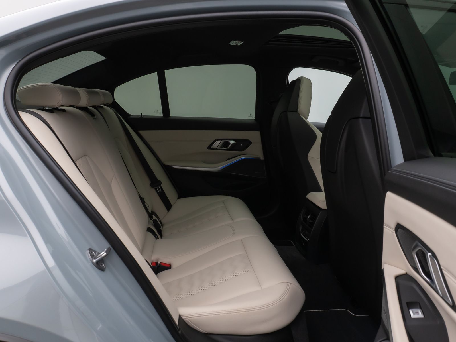 Fahrzeugabbildung BMW M3 Competition xD Glasdach Laser 360°HUD H/K DAB