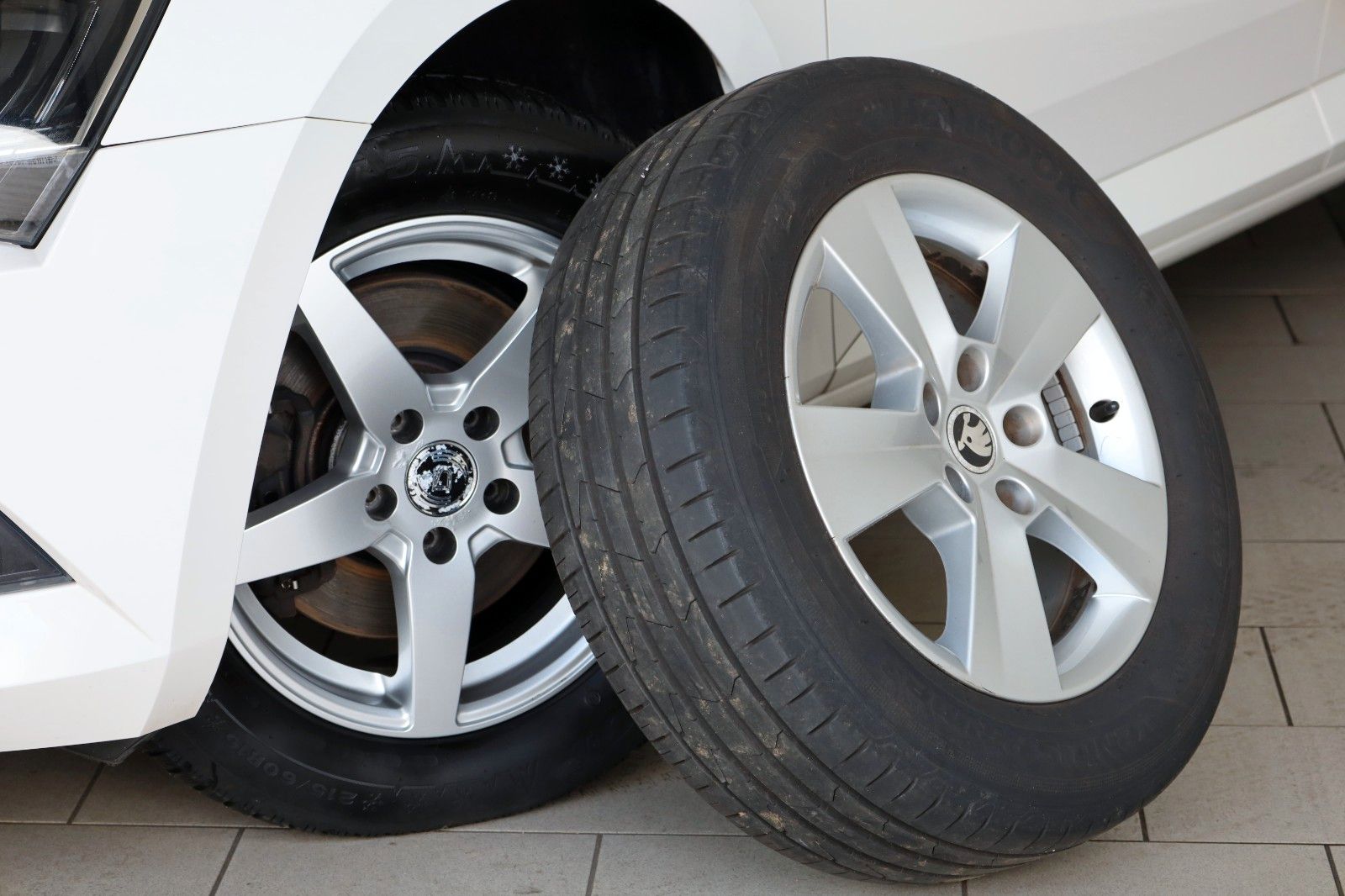 Fahrzeugabbildung SKODA Superb Combi Ambition Navi,Bi-Xenon,Kamera,SR+WR