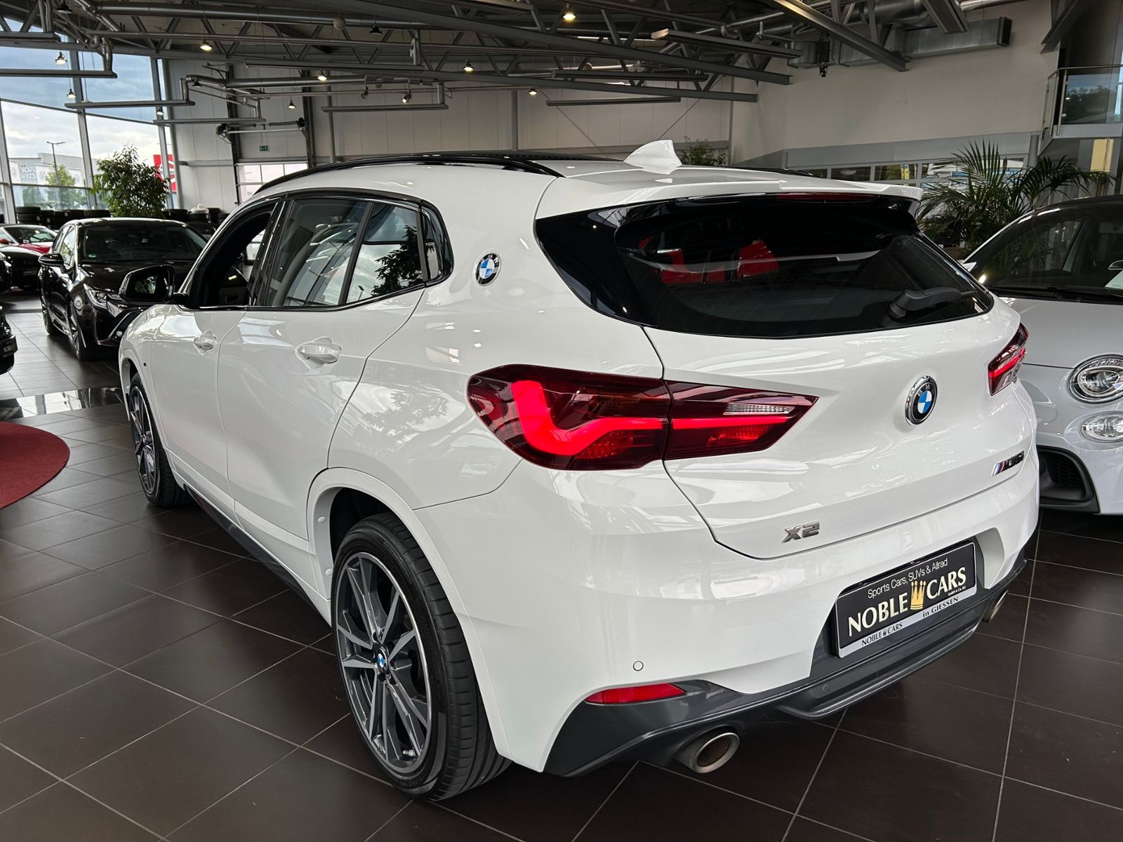 Fahrzeugabbildung BMW X2 M35 i xDrive Shadow PANO HUD H/K KAM