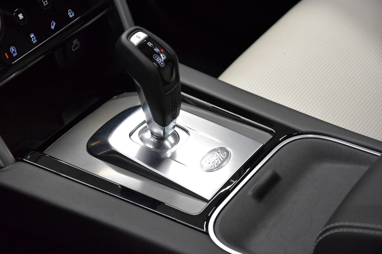 Fahrzeugabbildung Land Rover Discovery Sport R-Dynamic D 200 AWD Pano 360°AHK