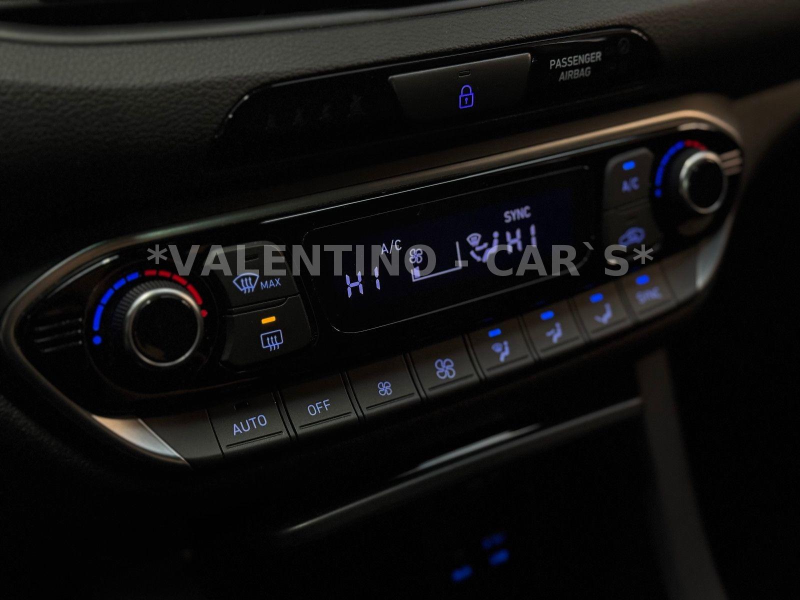 Hyundai i30 cw Family + Nav/Kamera/Temp/Shz/Lhz/Pano/Led