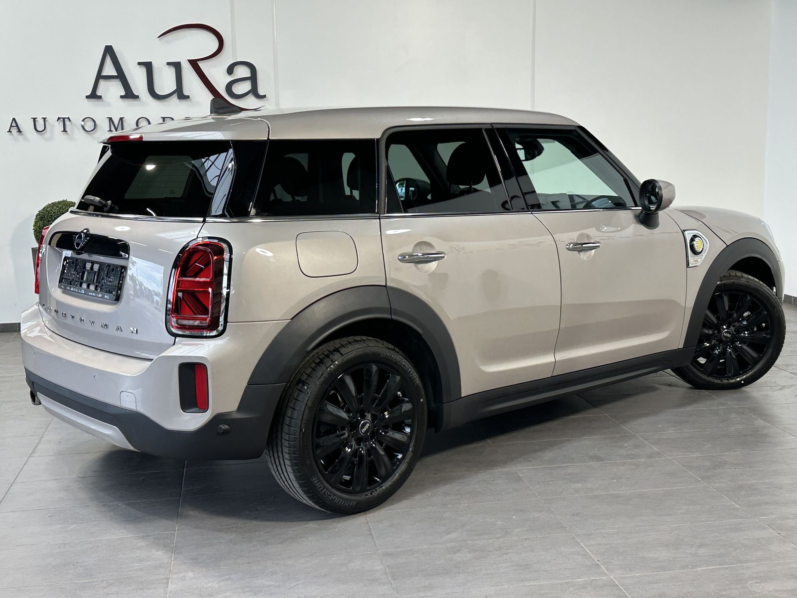 Fahrzeugabbildung MINI Countryman Cooper SE Classic All4 NAV+LED+KAM+MI
