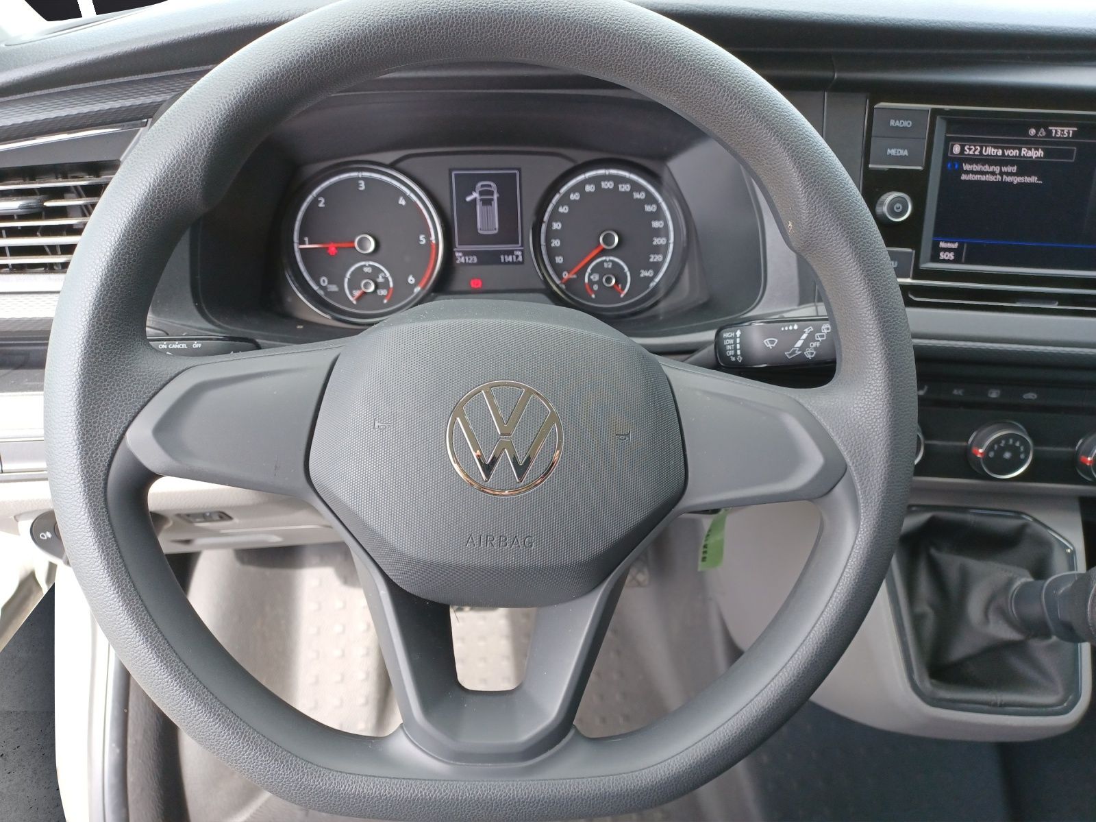 Fahrzeugabbildung Volkswagen T6 Kombi T6.1 TDI 9-Sitzer LR Klima GRA RFK SH