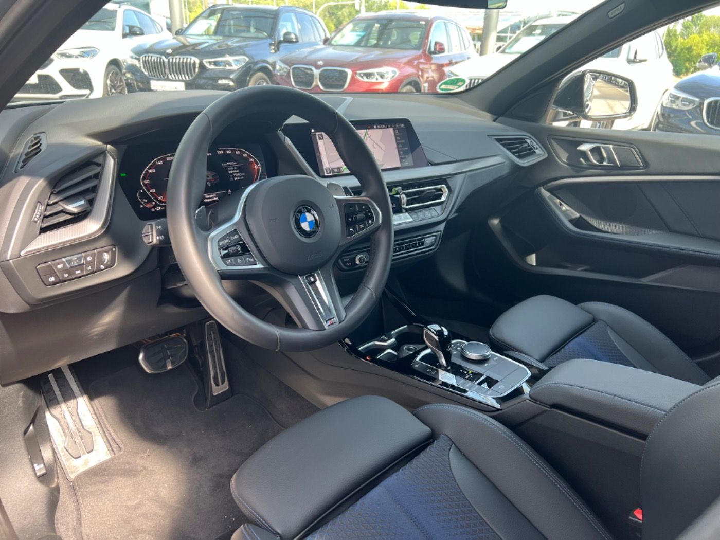 Fahrzeugabbildung BMW M135i xDrive M-Sport-Pro GARANTIE bis 09/2028