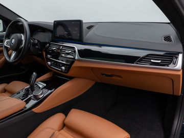 Fahrzeugabbildung BMW 530e M Sport Panorama360°Laser HUD DAB HiFi AHK