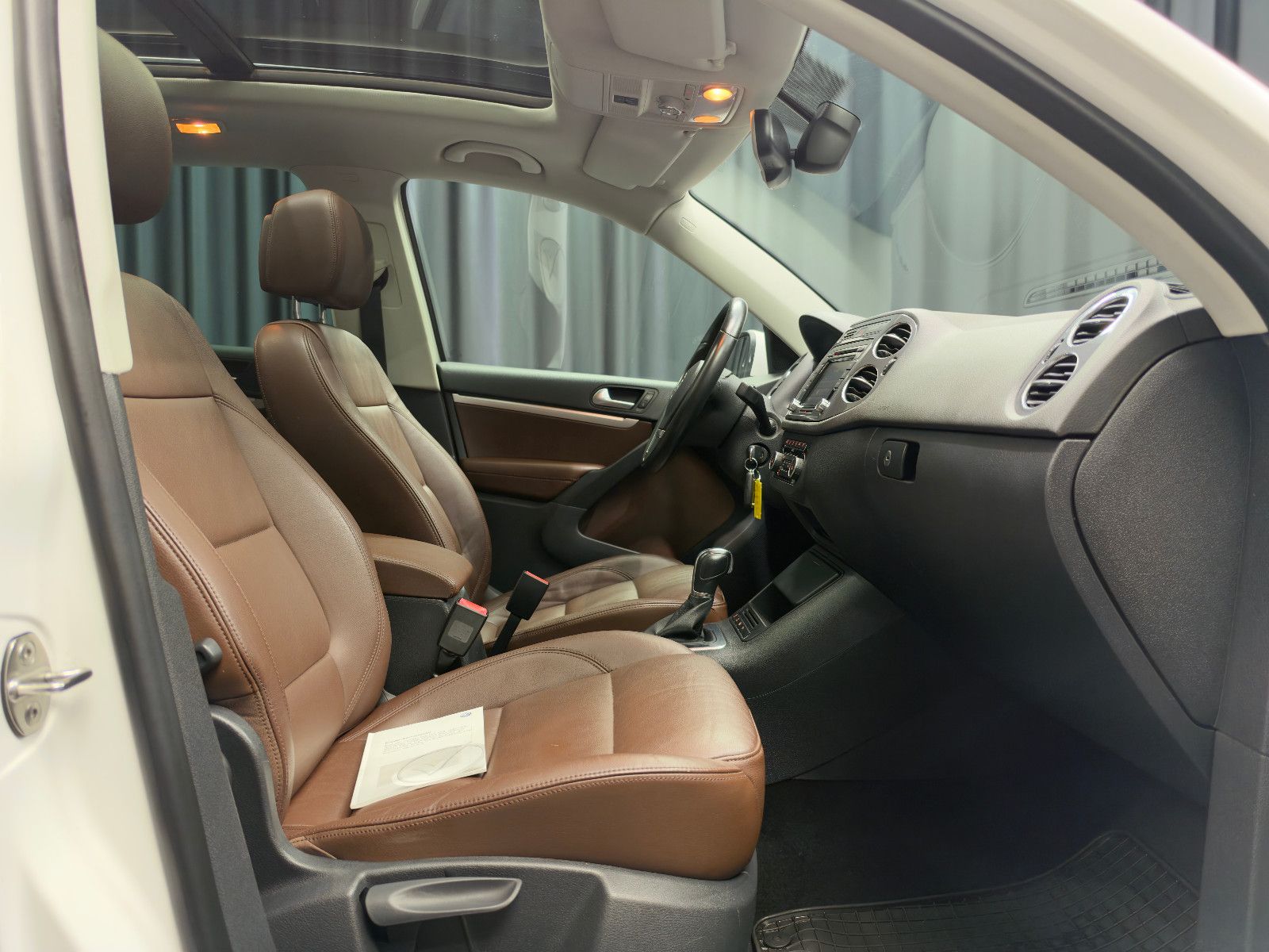Fahrzeugabbildung Volkswagen Tiguan 2.0 TSI 4MOTION Track&Style |PANO|LEDER