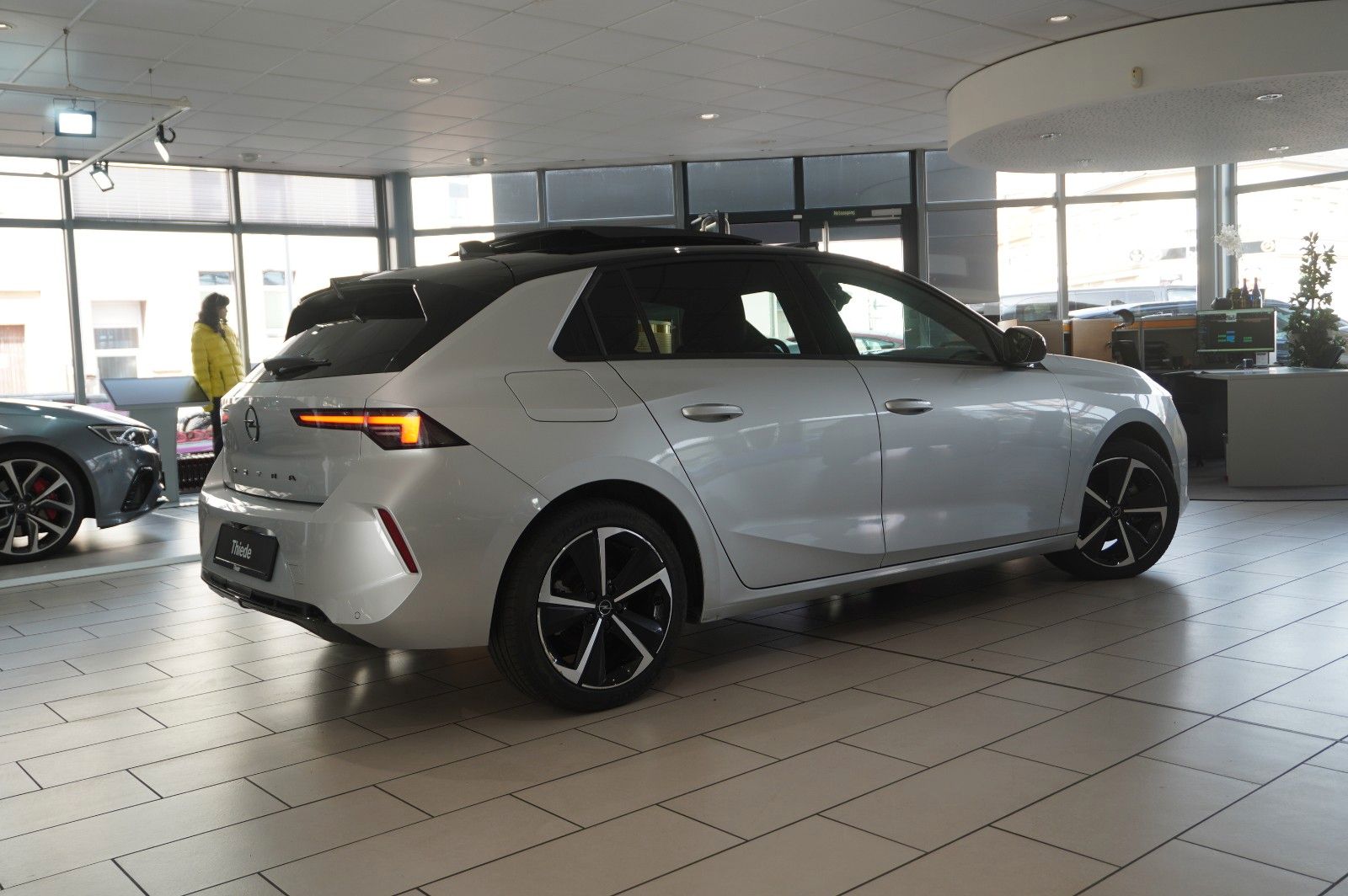 Fahrzeugabbildung Opel Astra L Lim. 1.2T GS SPORT NAVI/LED/360°/HUD/DAB