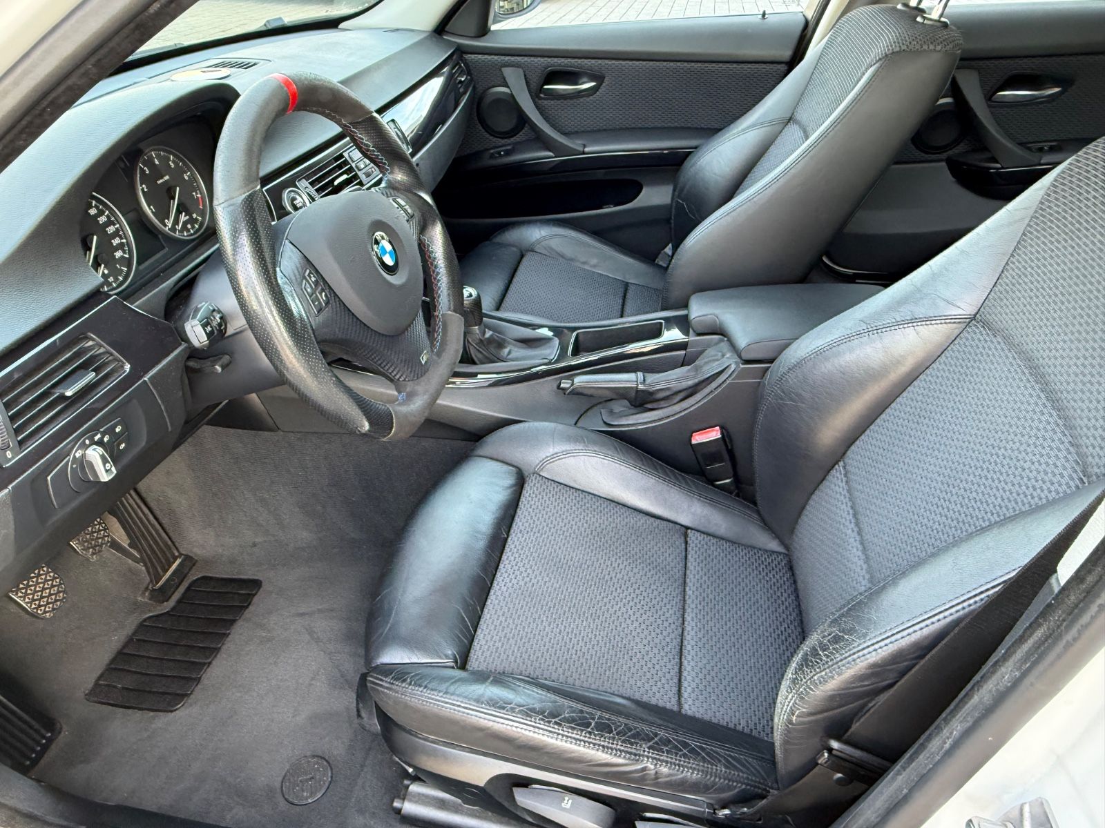 Fahrzeugabbildung BMW 325 i Touring PANO KLIMAAUTO XENON WINTERRÄDER