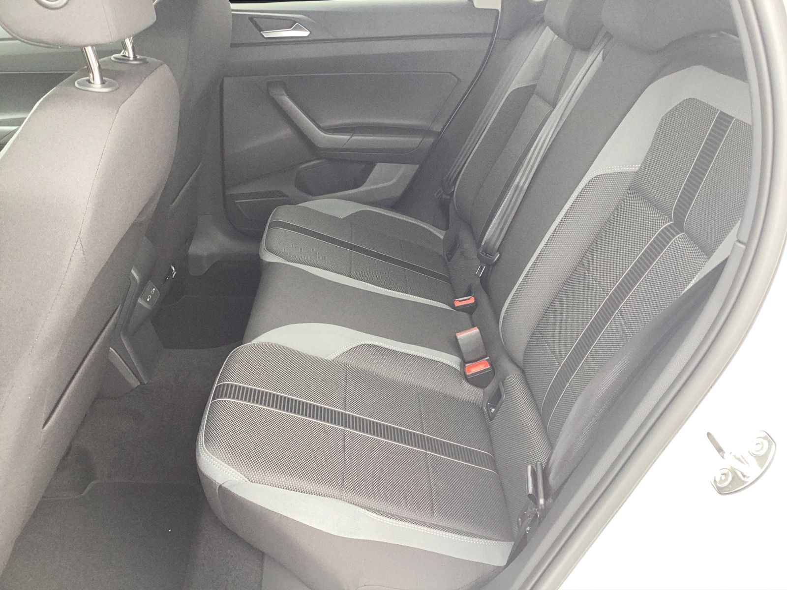 Fahrzeugabbildung Volkswagen Polo Style TSI DSG IQ.Light ACC SH RearView Ambi