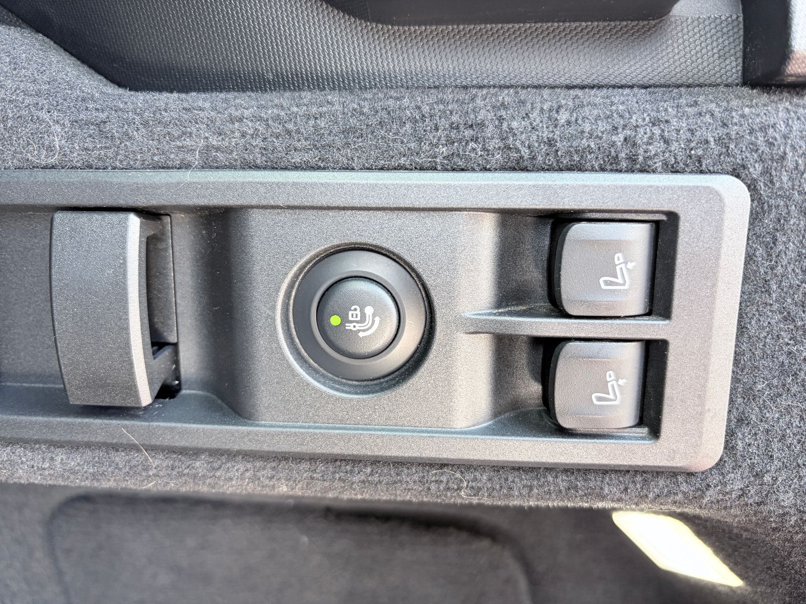 BMW 320 i Aut M Sport PANO/AHK/HUD/360°/STANDHEIZUNG foto 15