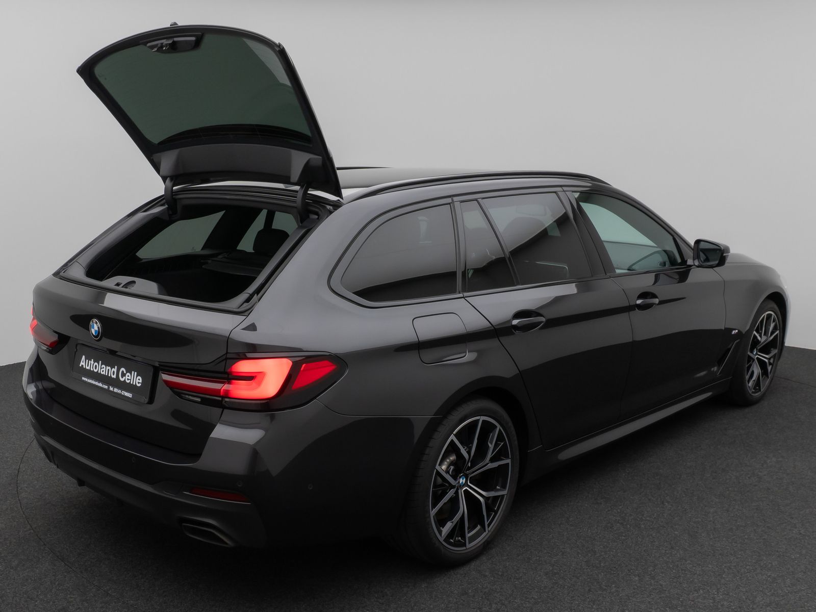 Fahrzeugabbildung BMW 530d xD M Sport Kamera HUD DAB H/K Komfort Alarm