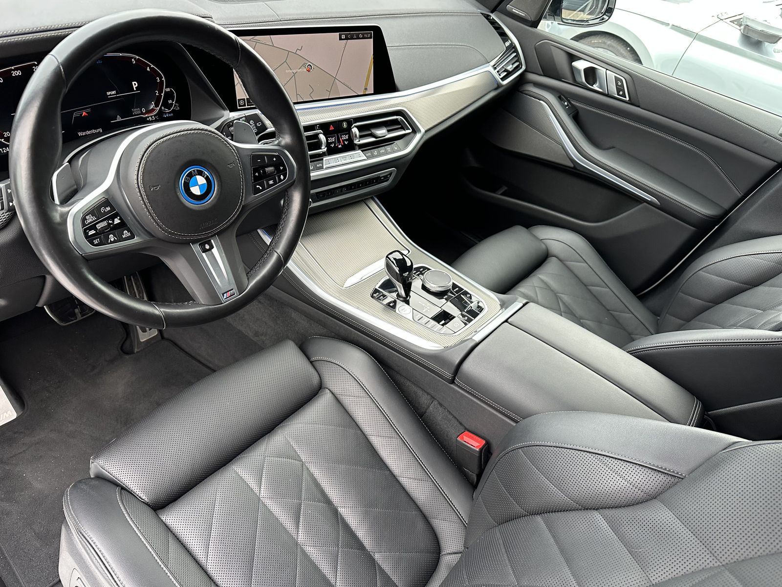 Fahrzeugabbildung BMW X5 xDrive45e M-Sport NAV+LASER+AHK+360°+HUD+H&K