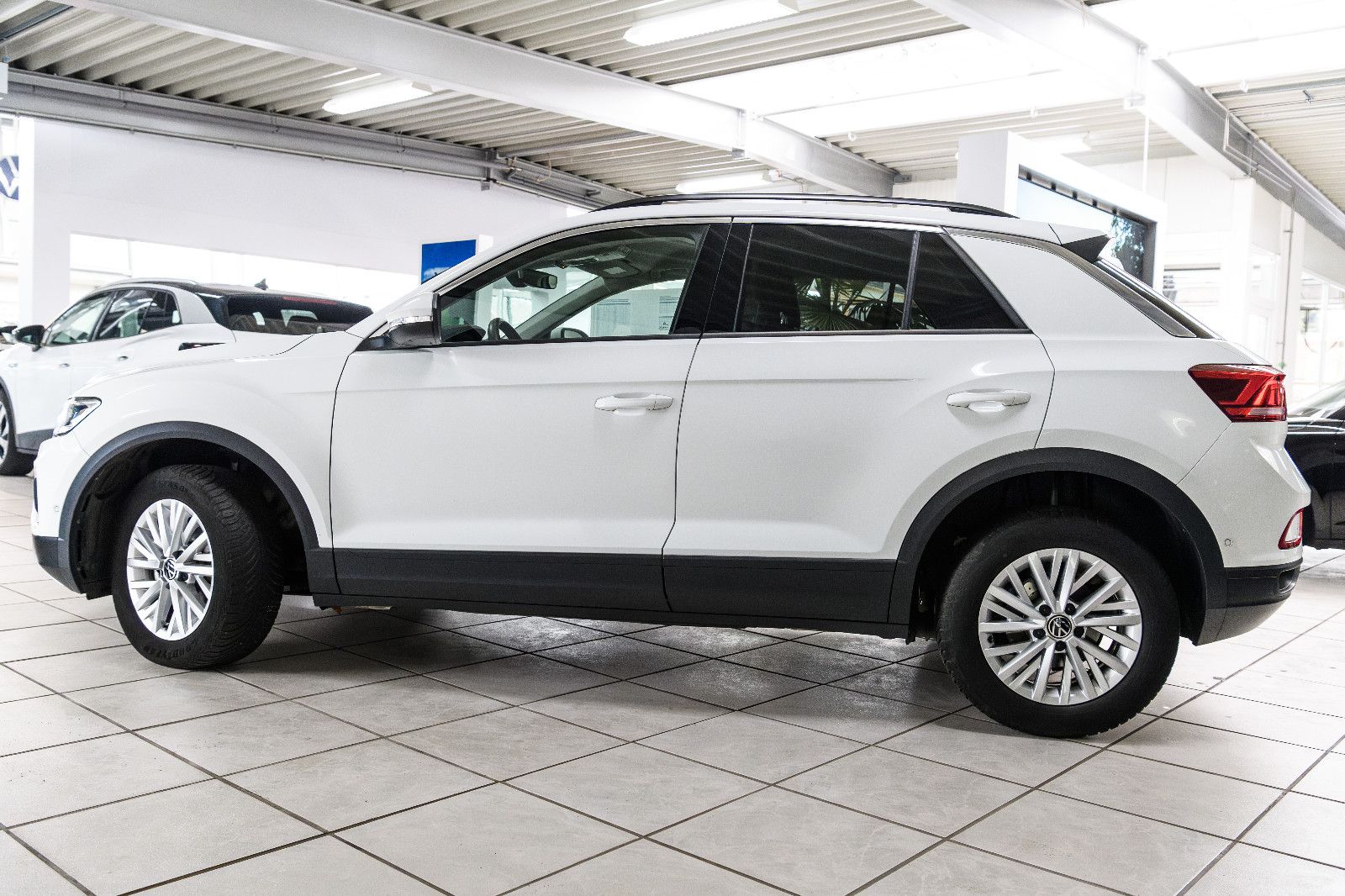 Fahrzeugabbildung Volkswagen T-Roc Life 1.0 TSI NAVI+PDC+SHZ+APP