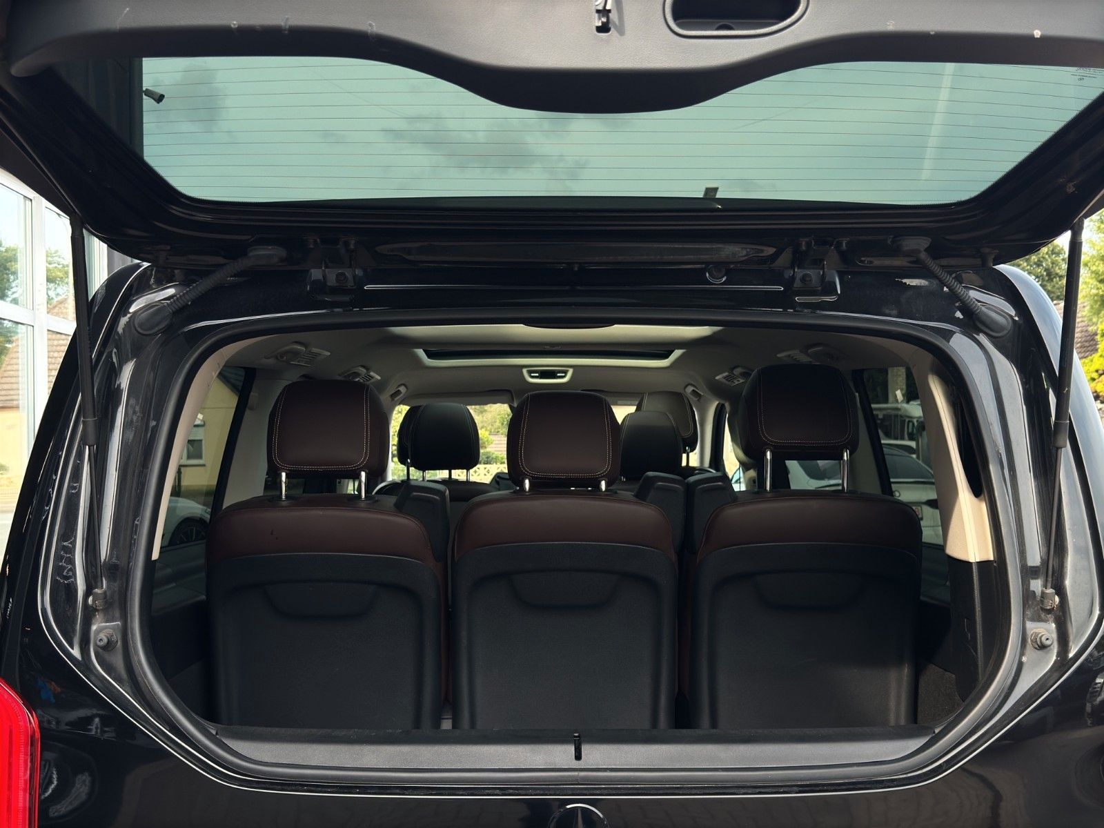 Fahrzeugabbildung Mercedes-Benz V 250 AMG-Line*Pano*360°*Leder*ACC*Burmaster*