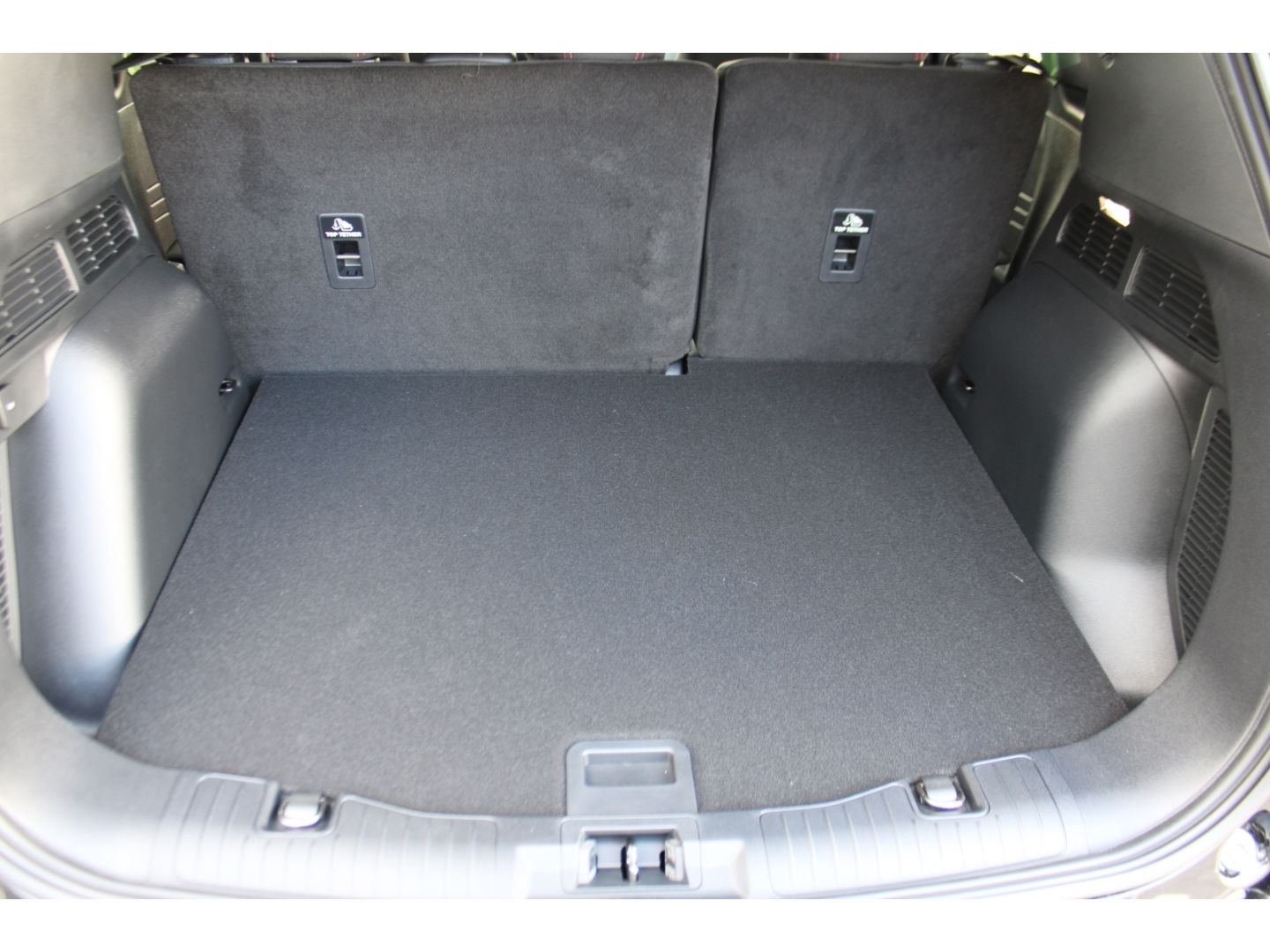 Fahrzeugabbildung Ford Kuga ST-Line Autom. LED GRA TWA PDC RFK Navi AHK