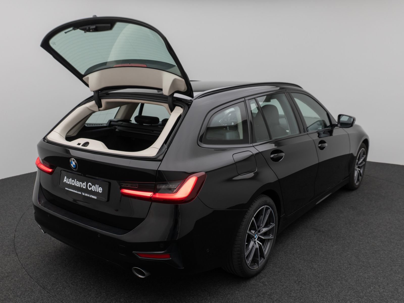 Fahrzeugabbildung BMW 320d xD Sport Line Kamera DAB HiFi Alarm AHK LED