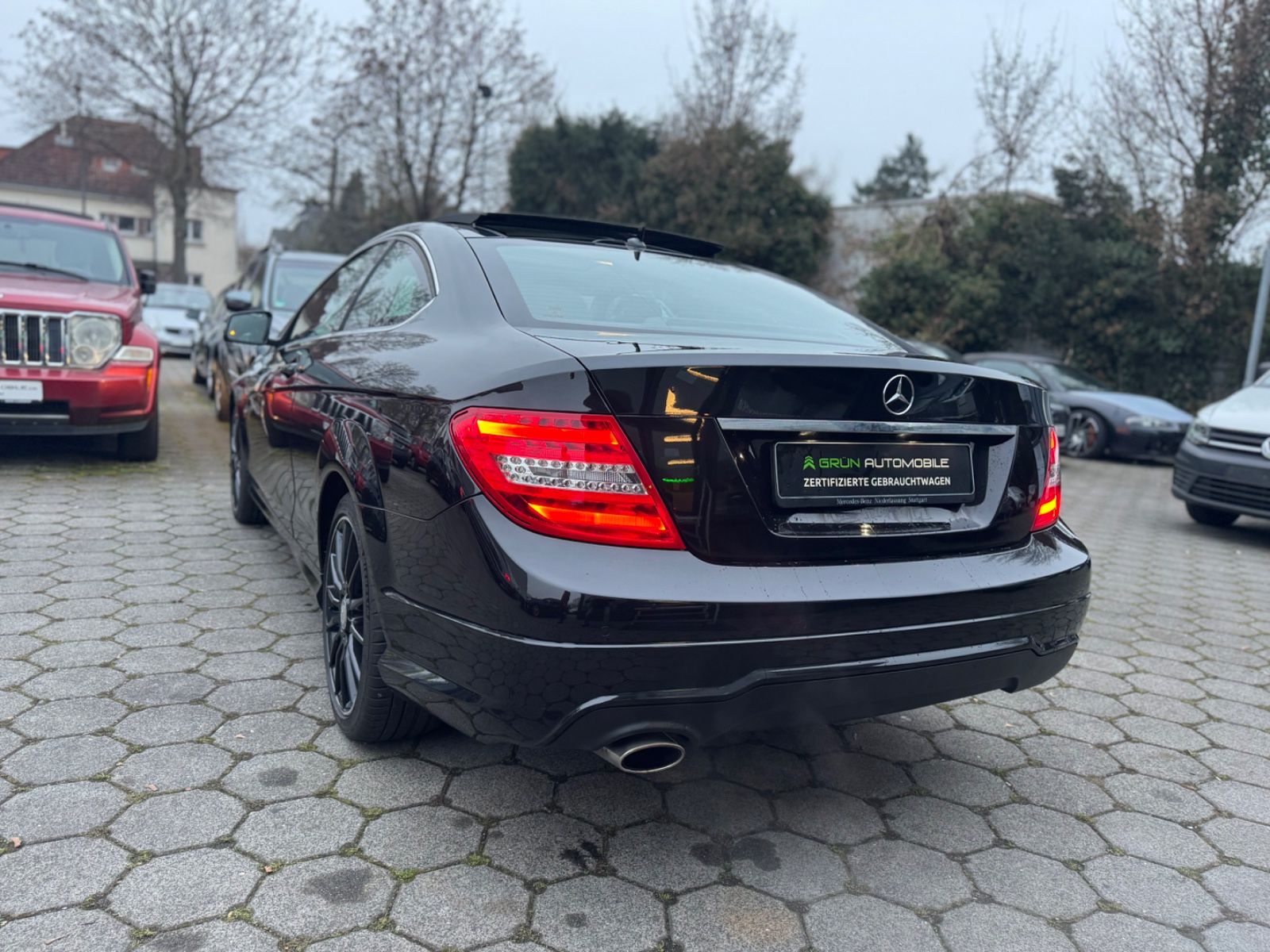 Fahrzeugabbildung Mercedes-Benz C 180 C -Klasse Coupe AMG-Line*Pano*Kamera*LED