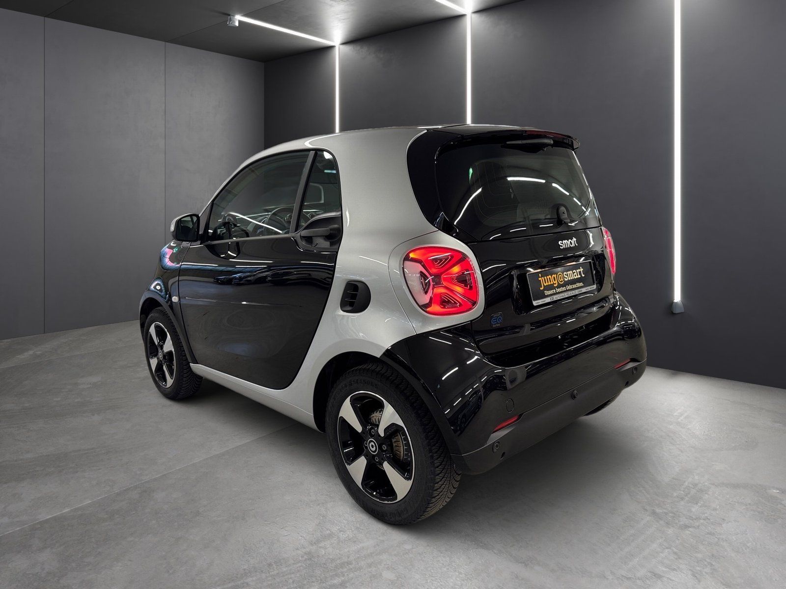 Fahrzeugabbildung Smart smart EQ fortwo Exclusive*Pano*LED*Kamera*22kW*