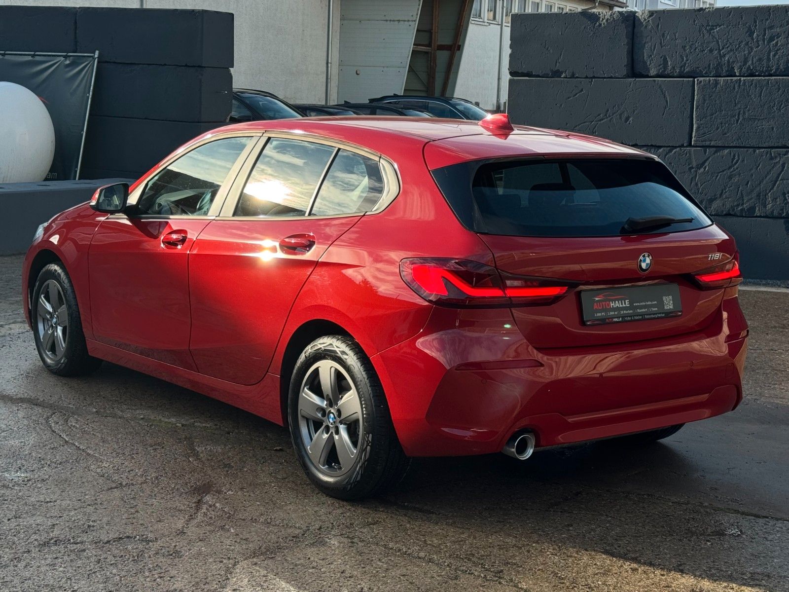 Fahrzeugabbildung BMW 118i F40 Advantage LCProf Navi Temp PDC LED DAB