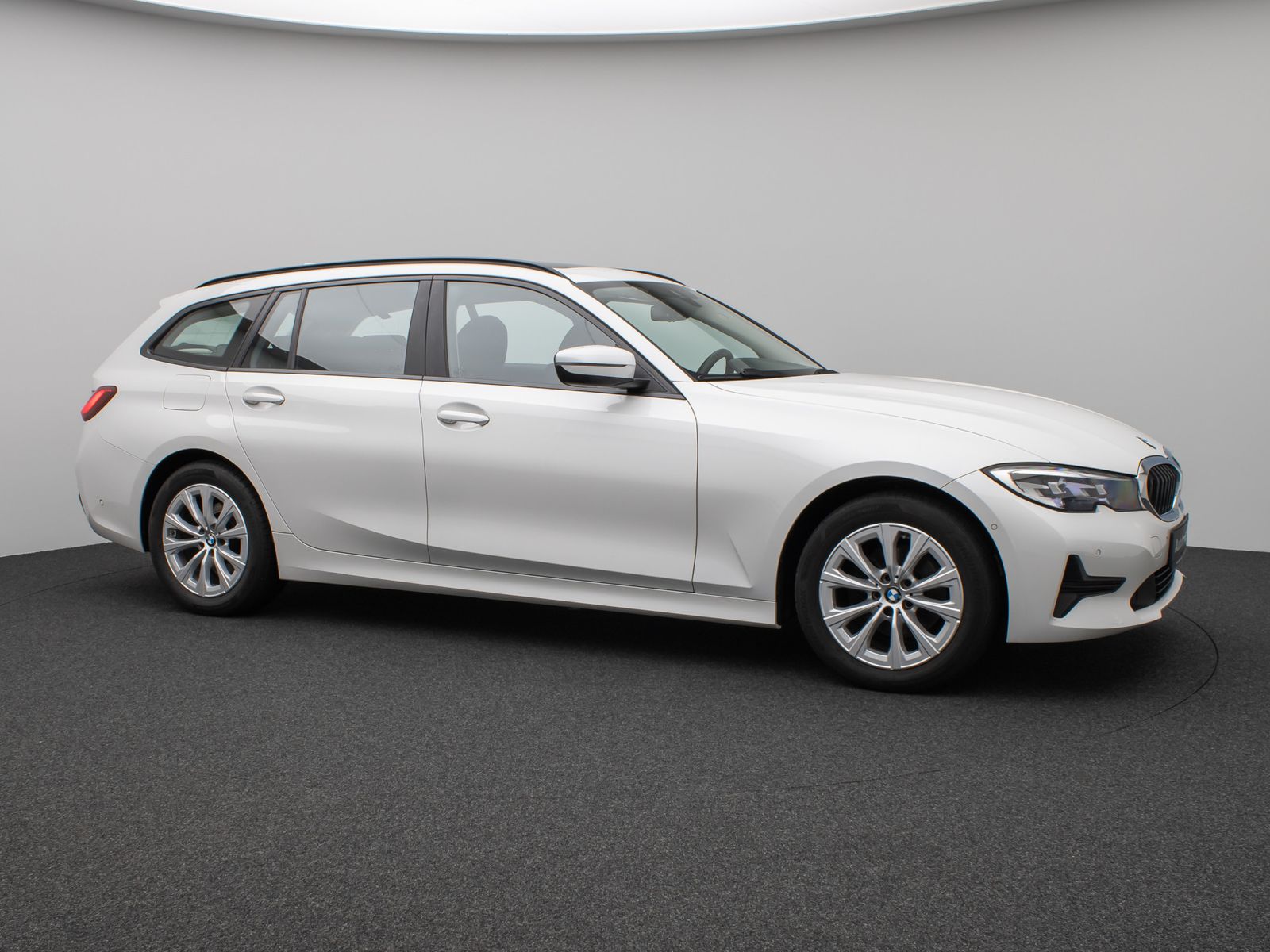 Fahrzeugabbildung BMW 320d  xD Panorama Kamera HUD DAB H/K Lenkradhzg