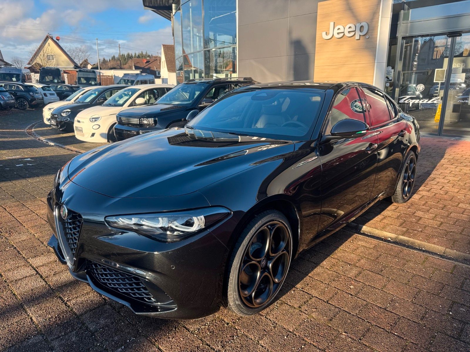 Fahrzeugabbildung Alfa Romeo Giulia INTENSA 280PS AT8 Q4 LEDER GLASDACH KAMER