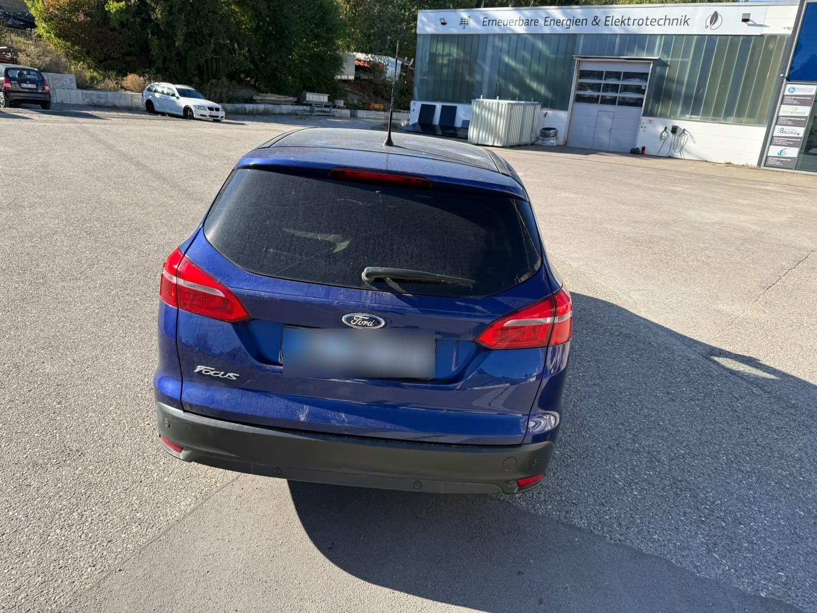 Ford Focus 2015 — вигляд ззаду