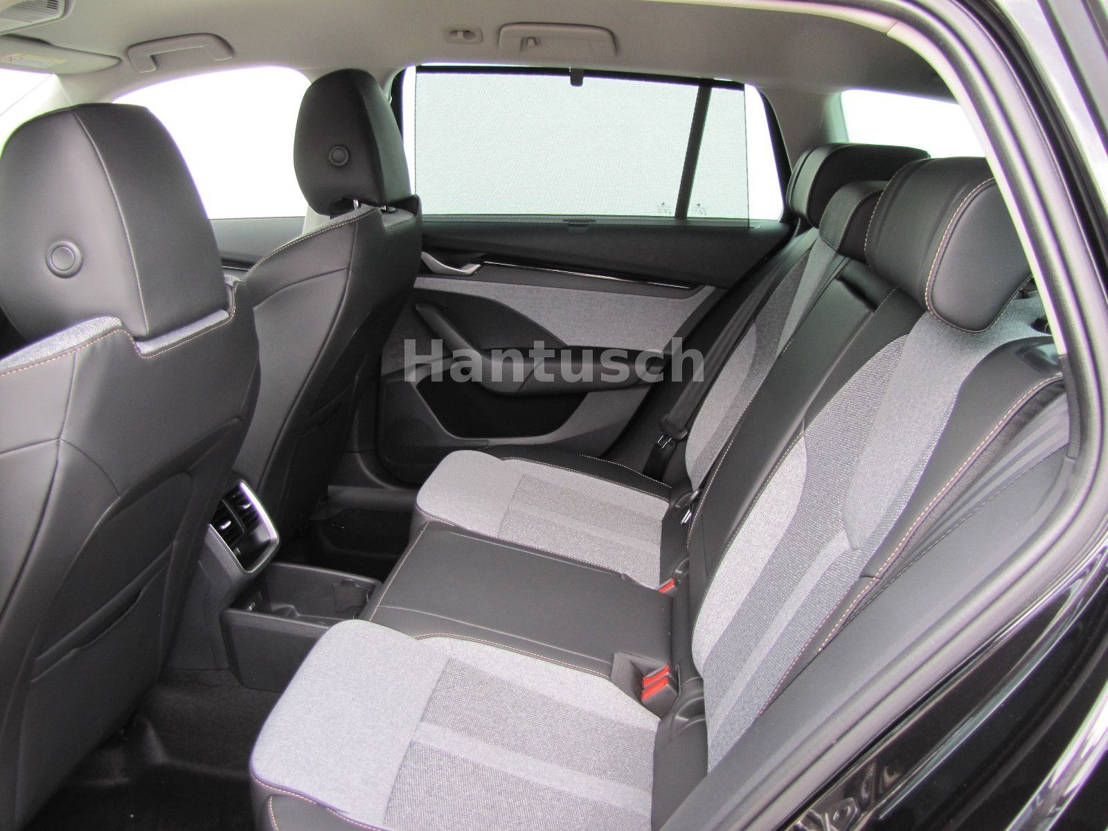 Fahrzeugabbildung SKODA Octavia Combi Exclusive 2.0 TDI 150PS 7-Gang DSG