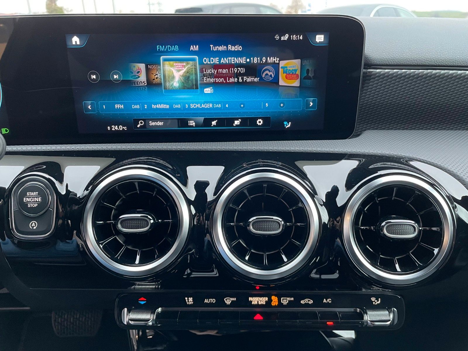 Fahrzeugabbildung Mercedes-Benz A 200 d Progressive AHK+MBUX+R-Kamera+Distr