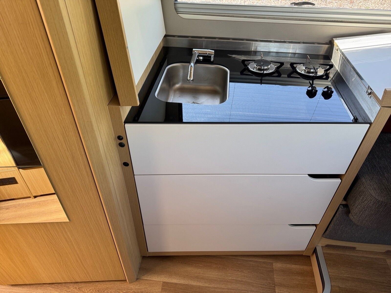 Fahrzeugabbildung Niesmann + Bischoff Smove 7.4 E Hubstützenanlage,Wechselrichter