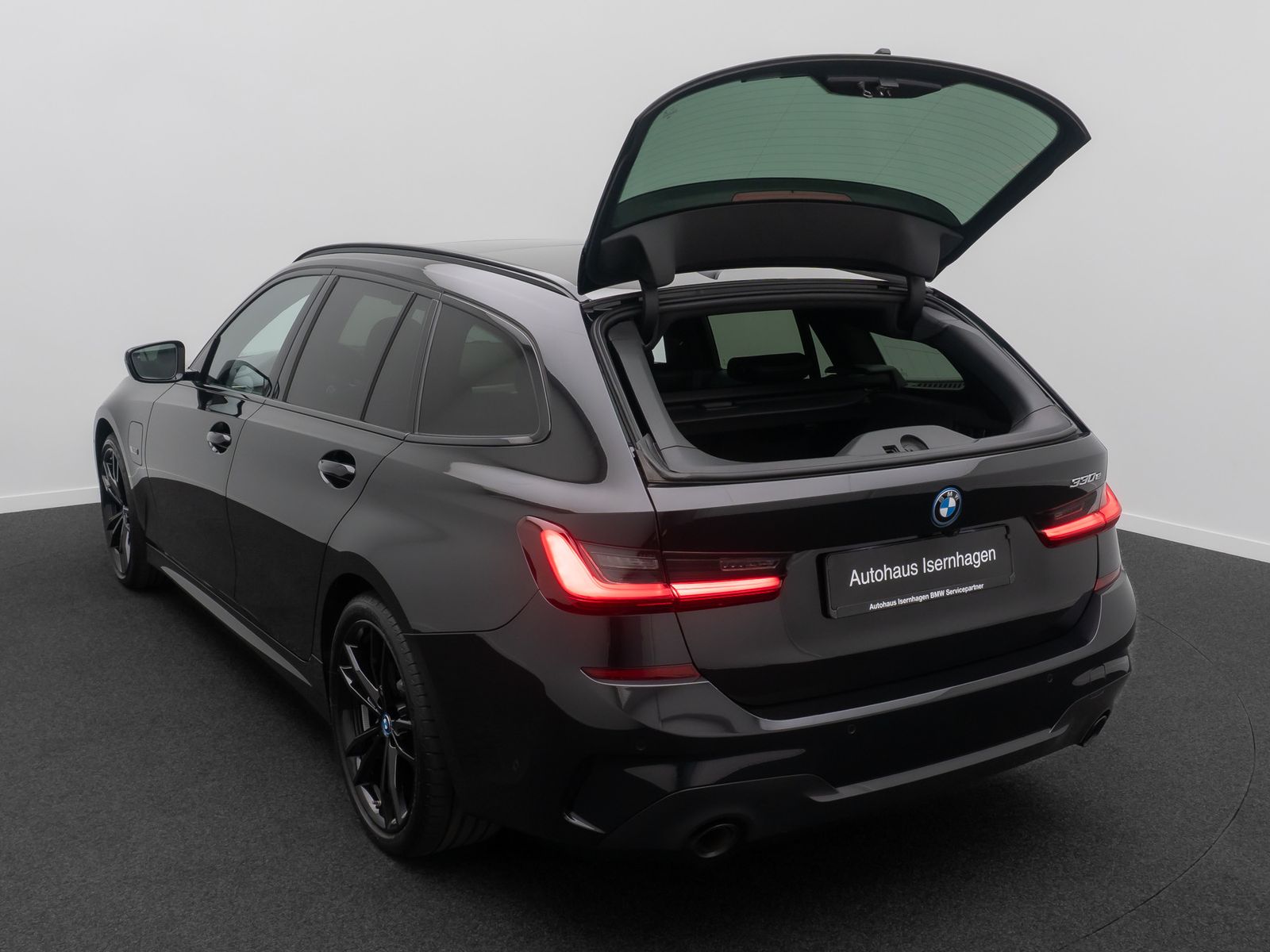 Fahrzeugabbildung BMW 330e M Sport DAB HiFi Laser HUD Panorama AHK 19"