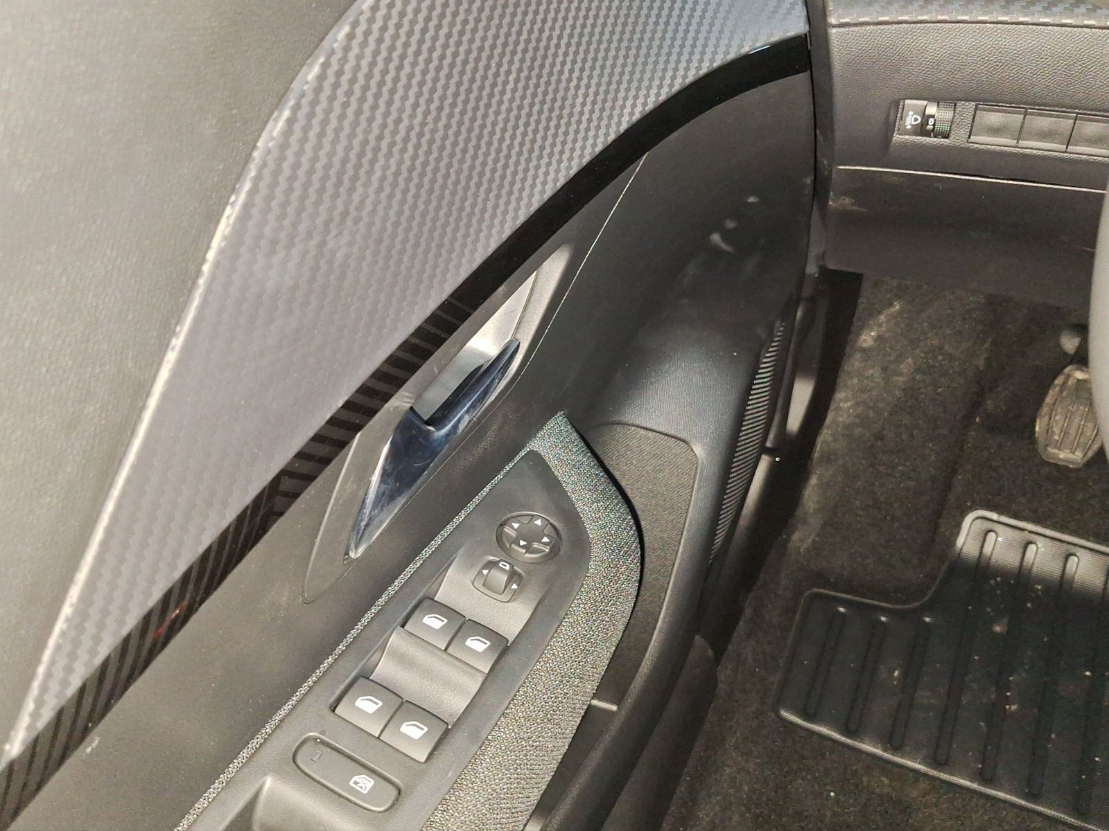 Peugeot 208 - Bild 11