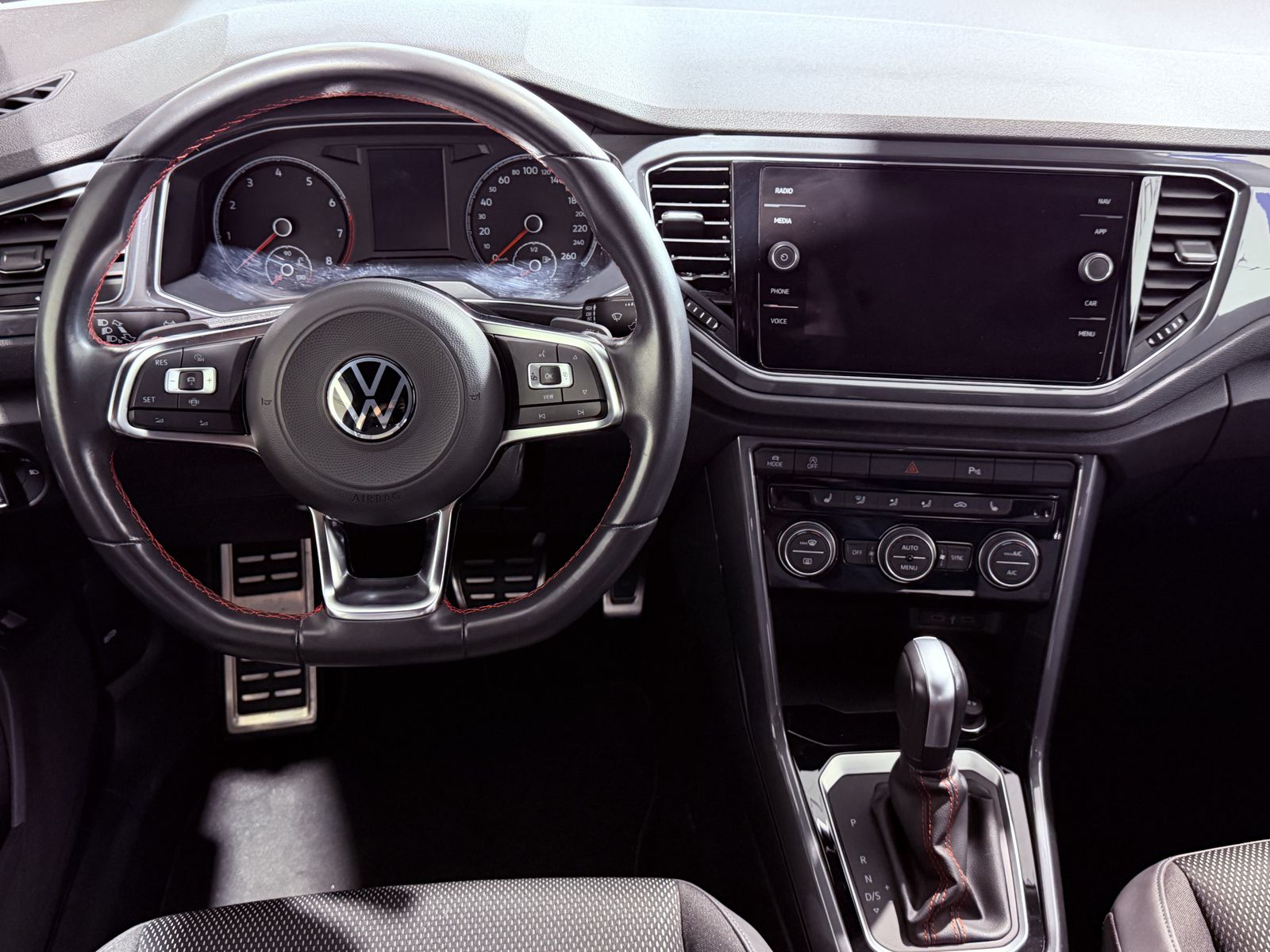 Fahrzeugabbildung Volkswagen T-Roc 1.5 TSI*Sport*LED*ACC*SHZ*Navi*