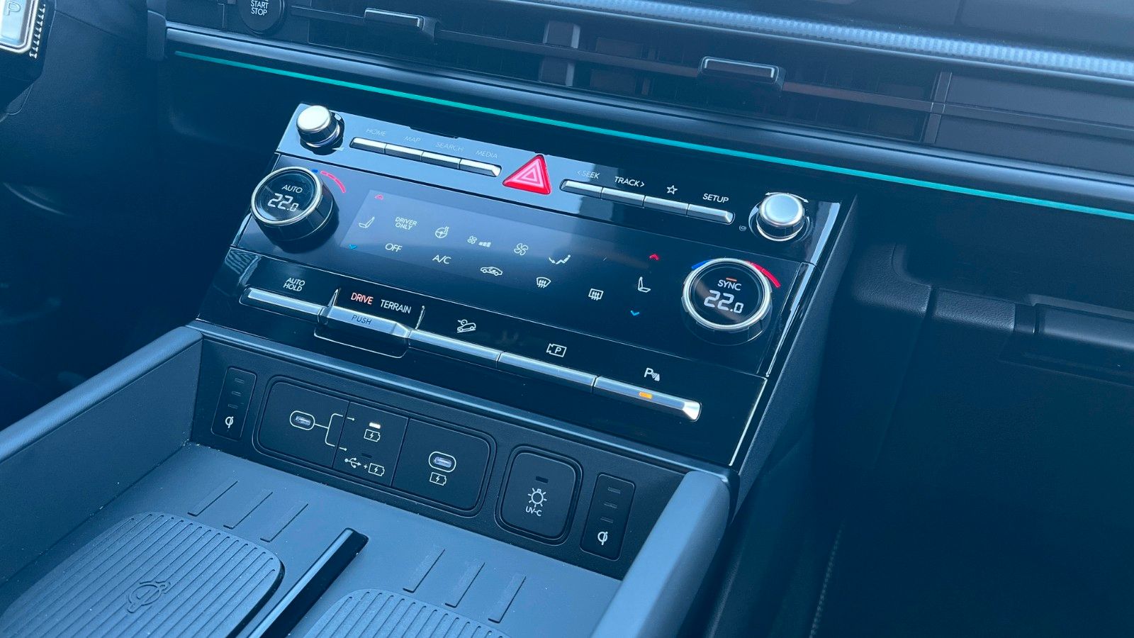 Fahrzeugabbildung Hyundai SANTA FE 1.6T-GDI HEV Blackline *Standhzg*AHK*