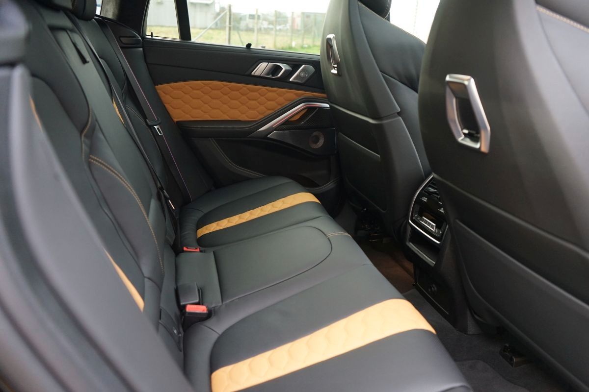 Fahrzeugabbildung BMW X6 M Competition*Carbon*Pano Sky*B&W*Ahk*360 Kam