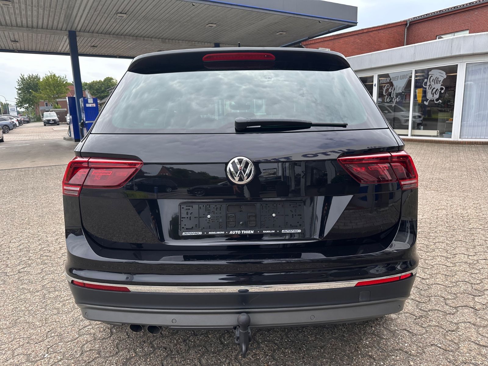 Fahrzeugabbildung Volkswagen Tiguan 2.0 TDI 4M Highline Pano/AHK/ACC/Navi/LED
