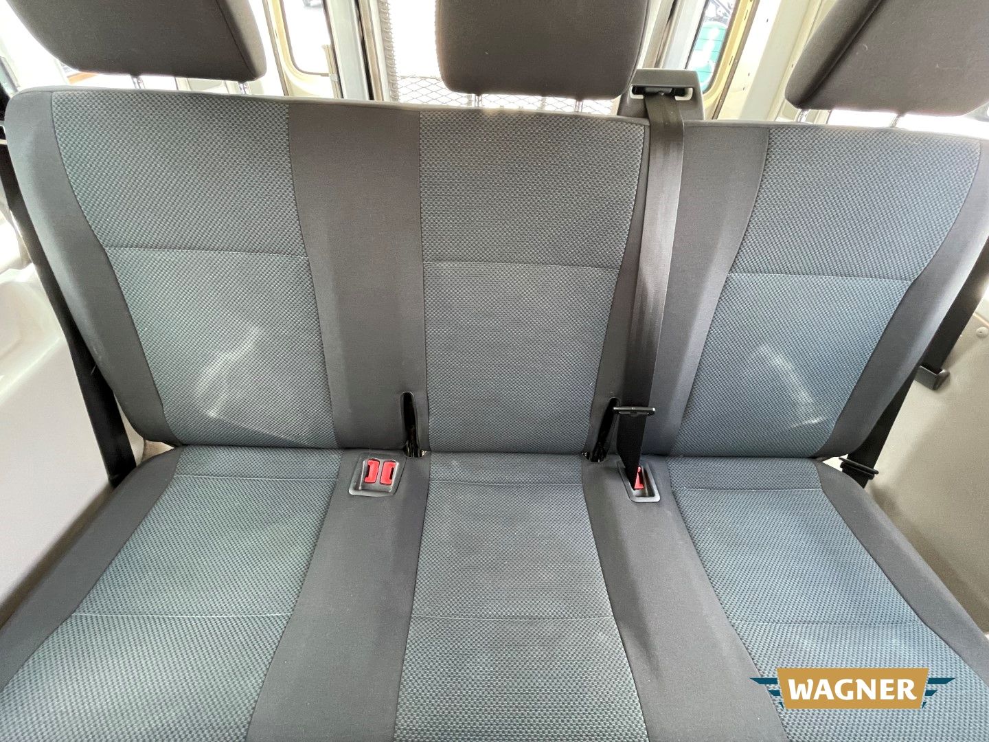 Fahrzeugabbildung Volkswagen T6 Kombi lang 9 Sitzer Rampe Klimaanlage